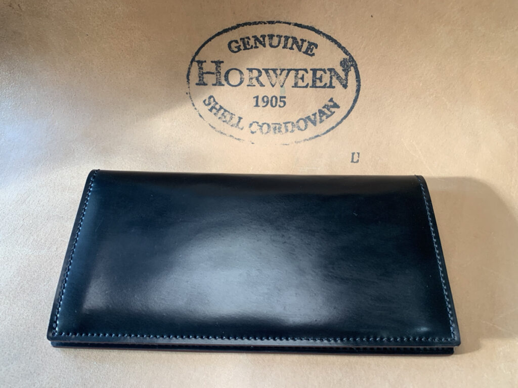 ホーウィン社の刻印とシェルコードバン長財布