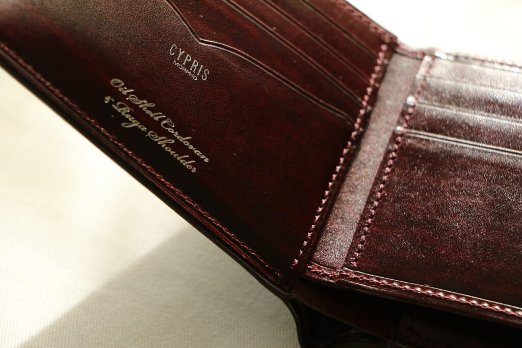 美しいトラ模様のルーガショルダーの二つ折り財布